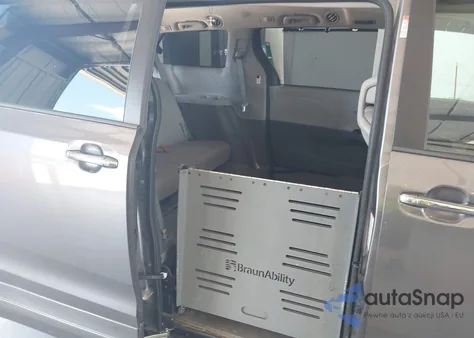 2016 Toyota Sienna Xle 8 Passenger from USA, damaged, VIN 5TDYK3DC2GS761946